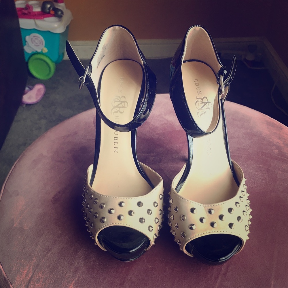 Black/tan heels